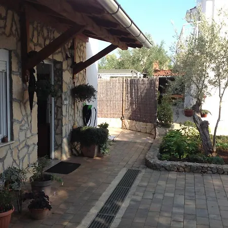 Olive Garden Apartments Krk Brzac Exterior photo