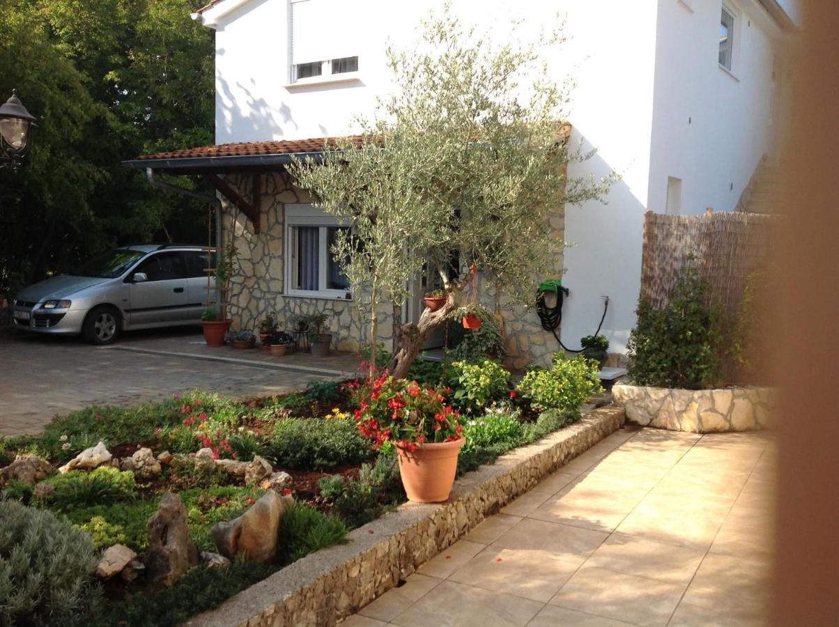 Olive Garden Krk Apartment Brzac