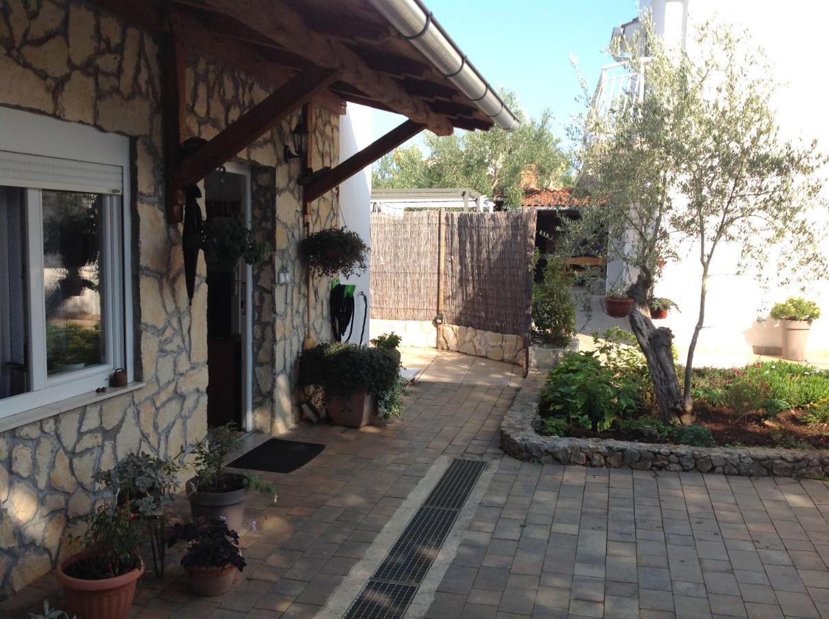 Olive Garden Krk Apartment Brzac